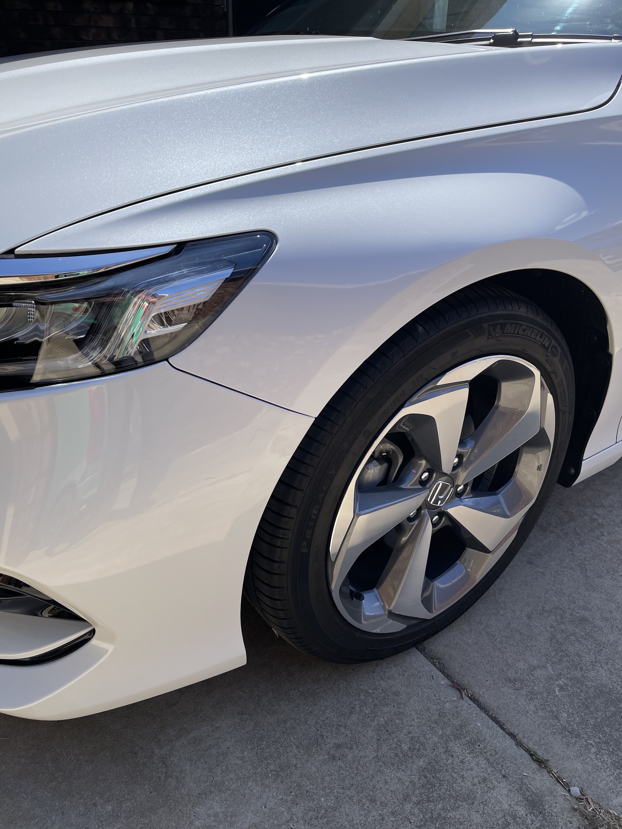 White Honda front guard and wheel, the panel straight after the repair